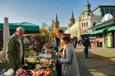 Nache der Stadtbesichtigung lohnt sich ein Besuch auf dem Wochenmarkt, wo man die frischesten Waren erstehen kann, viele kommen direkt von Bauernh�fen in der Umgebung.     /     � Reinis Hofmanis / latvia.travel